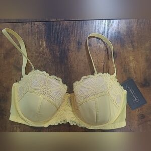 NWT Frederick's Of Hollywood Size 32D Karoline Contour Balconnet Bra Yellow Lace